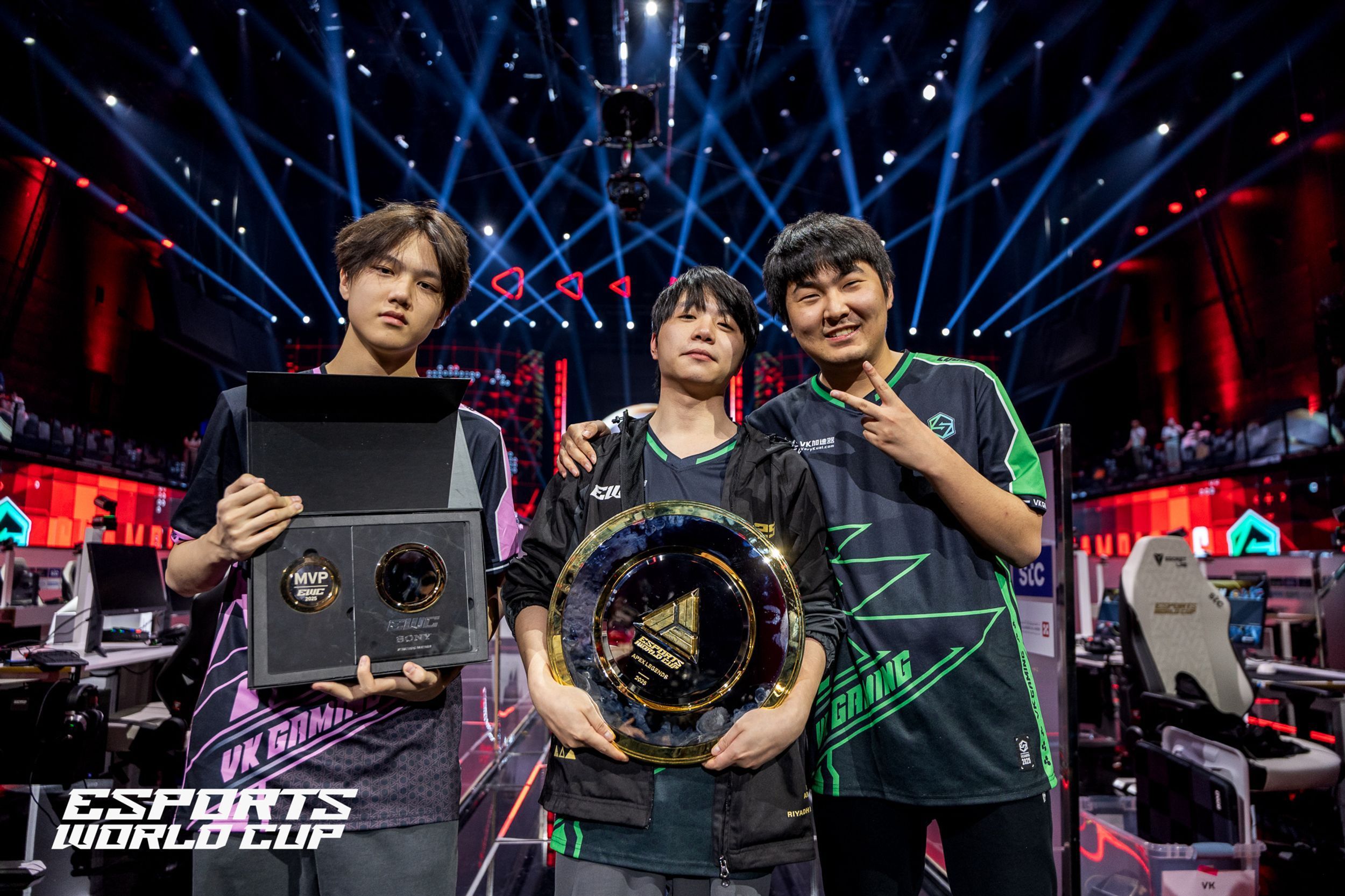 VK Gaming ovládli EWC 2025 v Apex Legends. První čínský šampion na světové scéně